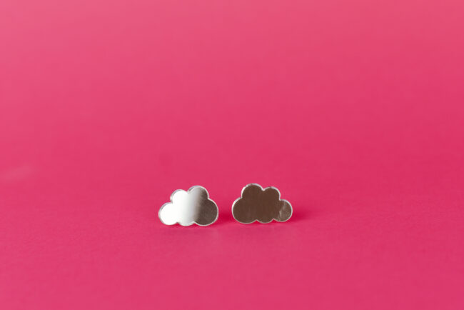 Pienet Pilvi nappikorvakorut hopea peili sävyssä titiMadam Jewelry