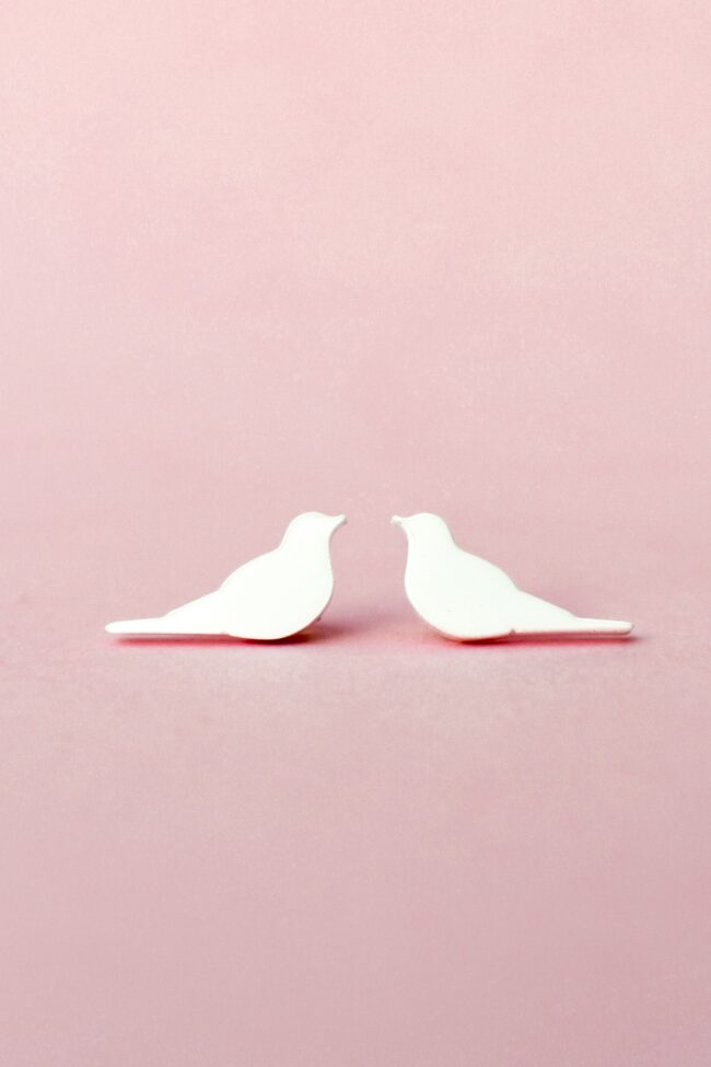 Ben Lintu pienet nappikorvakorut valkoinen titiMadam Jewelry Ben Lintu pienet nappikorvakorut valkoinen titiMadam Jewelry