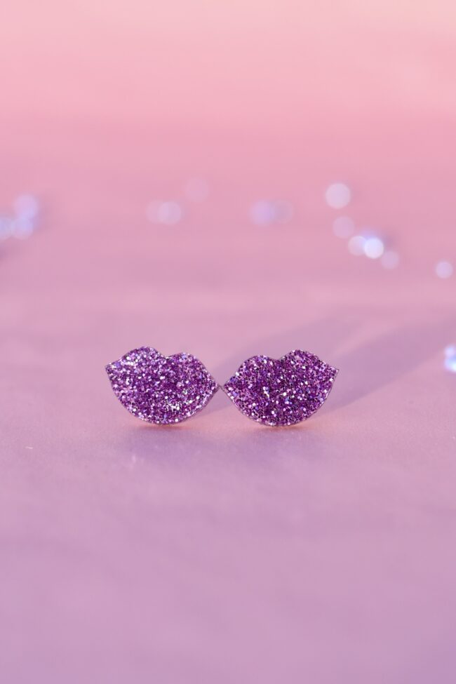 Pienet Glitter Huulet Nappikorvakorut Liila titiMadam Pienet Glitter Huulet Nappikorvakorut Liila titiMadam