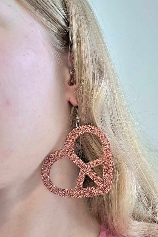 peace.ruusukulta.glitter.korvassa peace.ruusukulta.glitter.korvassa