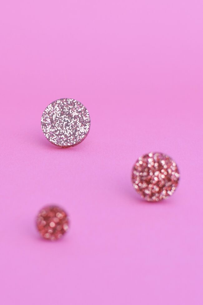 Pyöreät glitter nappikorvakorut ruusukulta iso titiMadam Pyöreät glitter nappikorvakorut ruusukulta iso titiMadam