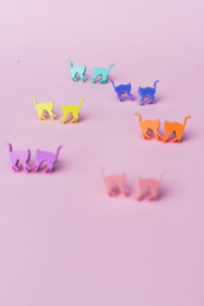 Carol Kissa Pienet Eläinaiheiset Nappikorvakorut Persikka titiMadam Jewelry Carol Kissa Pienet Eläinaiheiset Nappikorvakorut Persikka titiMadam Jewelry