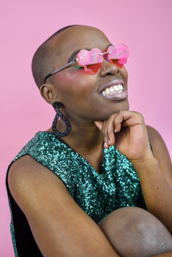 Glitter Pisara Musta näyttävä korvakorut korvakoru titiMadam Glitter Pisara Musta näyttävä korvakorut korvakoru titiMadam