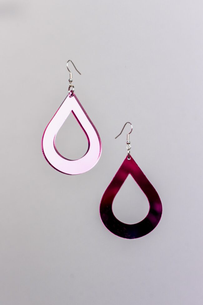 pisara.pinkki.peili.koukulla.roikkuvat. pisara.pinkki.peili.koukulla.roikkuvat.