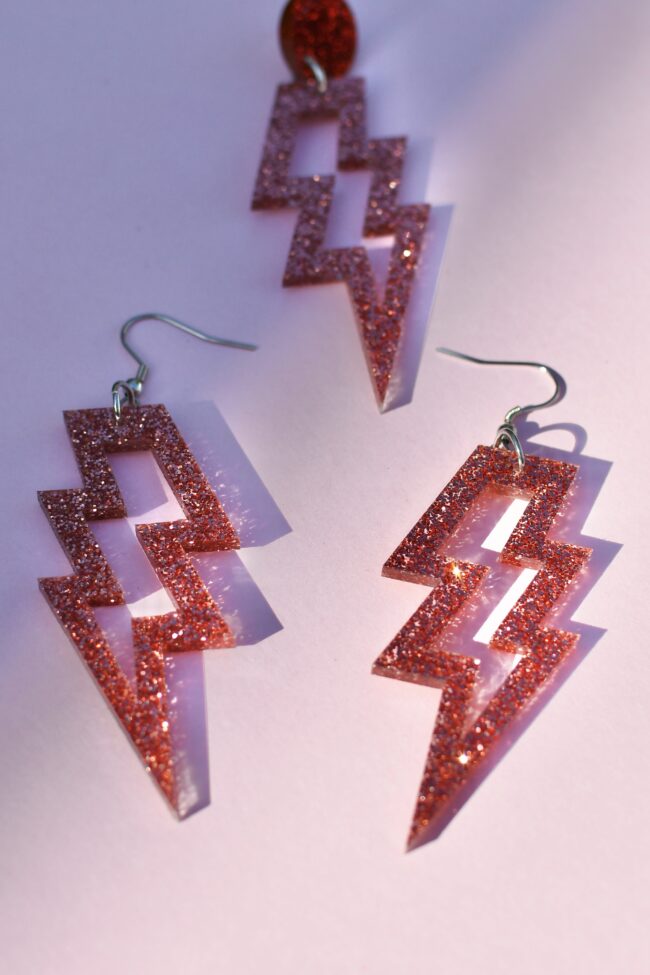 salama.ruusukulta.glitter.koukulla.tapilla Näyttävät Salama Glitter Korvakorut Suomalainen Design - titiMadam Jewelry