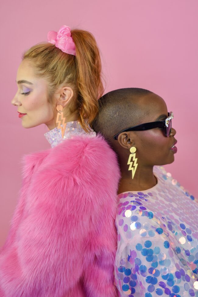 salama.tapilla.vaaleankeltainen.persikka.korvakorut.malli salama.tapilla.vaaleankeltainen.persikka.korvakorut.malli