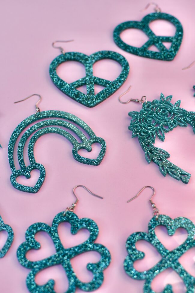 jade.glitter.peace.sateenkaari.onnenapila Ihanimmat glitter korvakorut valmistaa titiMadam Jewelry!