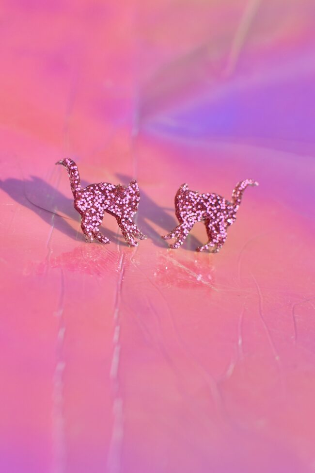 Pienet Glitter Carol Kissa Nappikorvakorut Pinkki Pienet Glitter Carol Kissa Nappikorvakorut Pinkki