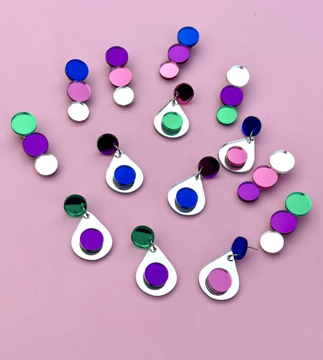 Suomalainen design moniväriset korvakorut ja pinnit titiMadam Jewelry verkkokaupasta! Suomalainen design moniväriset korvakorut ja pinnit titiMadam Jewelry verkkokaupasta!