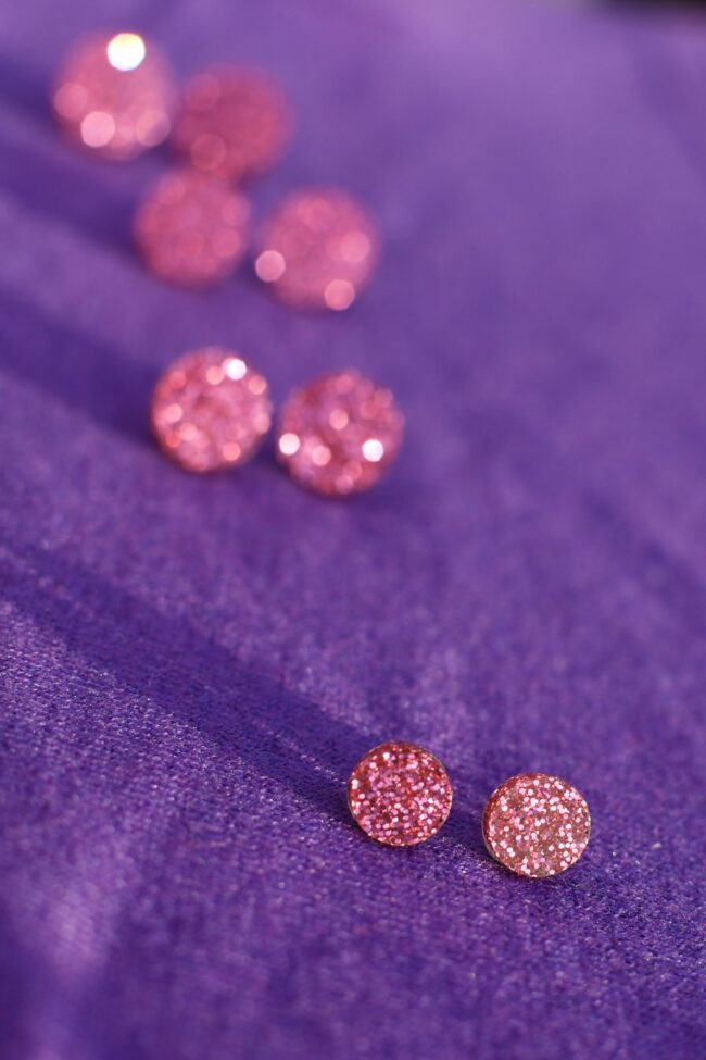 Pyöreät Glitter Nappikorvakorut Pinkki Super Pieni titiMadam Pyöreät Glitter Nappikorvakorut Pinkki Super Pieni titiMadam