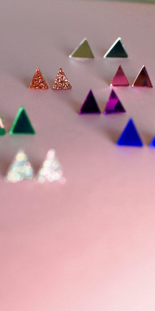 Kolmio Pienet Värikkäät Nappikorvakorut titiMadam Jewelry Kolmio Pienet Värikkäät Nappikorvakorut titiMadam Jewelry