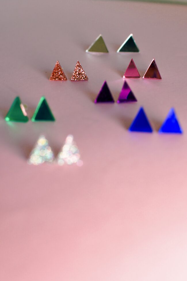 Kolmio Pienet Värikkäät Nappikorvakorut titiMadam Jewelry Kolmio Pienet Värikkäät Nappikorvakorut titiMadam Jewelry