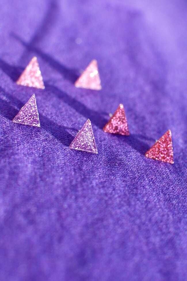 Pienet Glitter Kolmio Nappikorvakorut liila titiMadam Pienet Glitter Kolmio Nappikorvakorut liila titiMadam