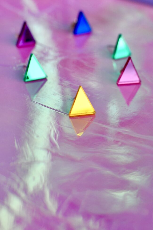 Pienet Kolmio Nappikorvakorut Hohtavissa Peiliväreissä titiMadam Pienet Kolmio Nappikorvakorut Hohtavissa Peiliväreissä titiMadam Jewelry