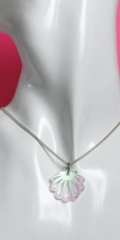 Pieni Simpukka kaulakoru iridescent titiMadam Jewelry