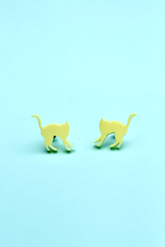 Carol Kissa Nappikorvakorut vaaleankeltainen titiMadam Carol Kissa Nappikorvakorut vaaleankeltainen titiMadam