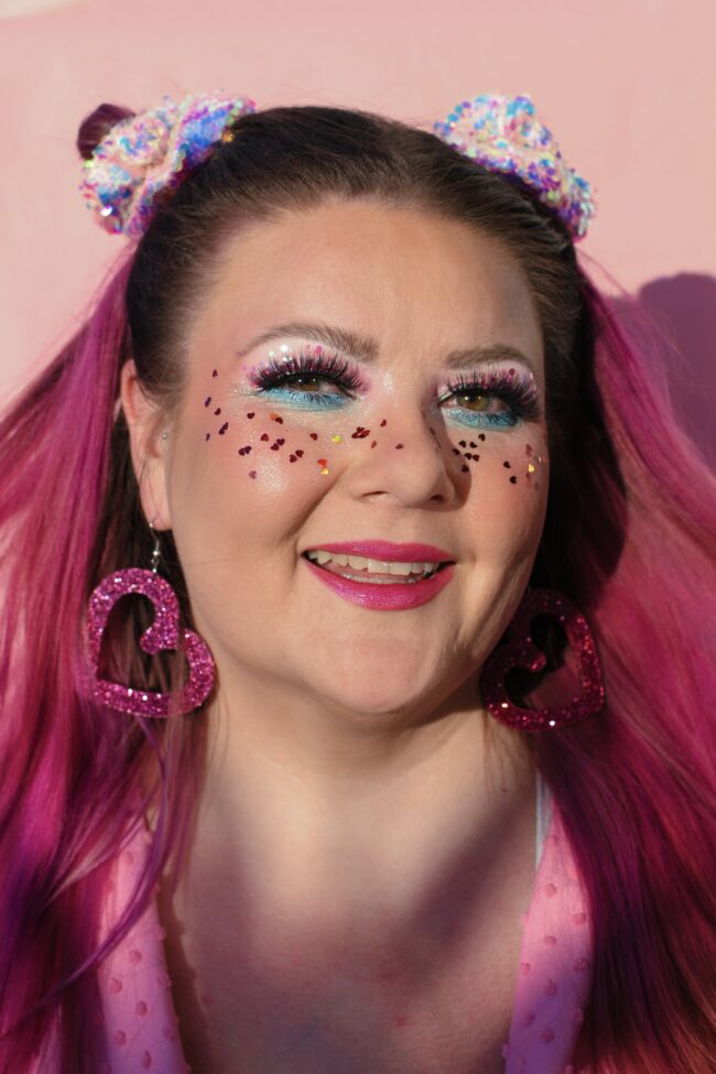 Isot Glitter Sydän Korvakorut Pinkki titiMadam Jewelry.jpg Isot Glitter Sydän Korvakorut Pinkki titiMadam Jewelry.jpg