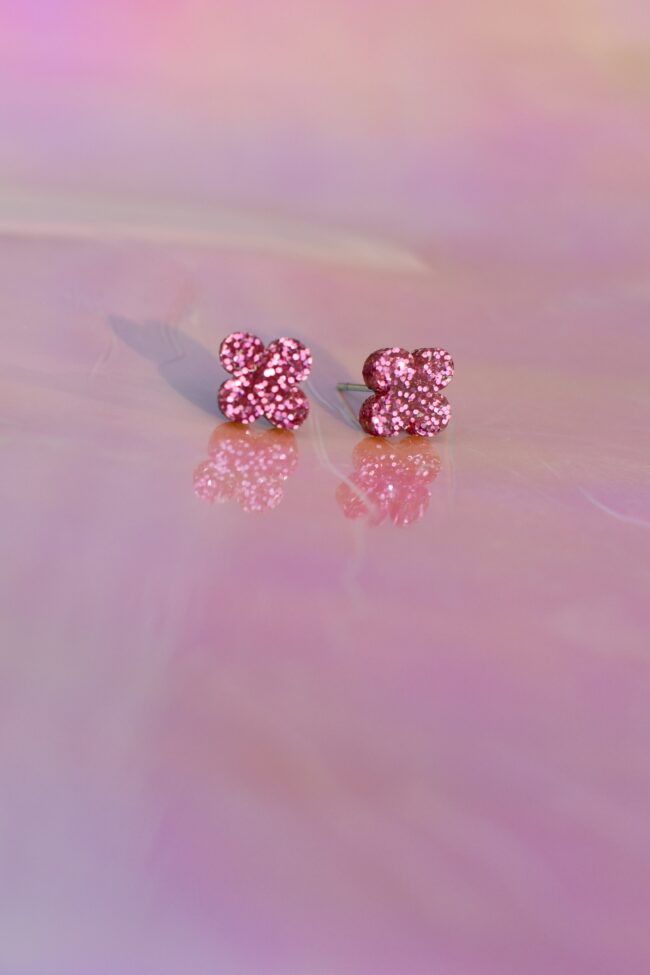 Pienet Onnenapila Glitter Nappikorvakorut Pinkki titiMadam Pienet Onnenapila Glitter Nappikorvakorut Pinkki titiMadam