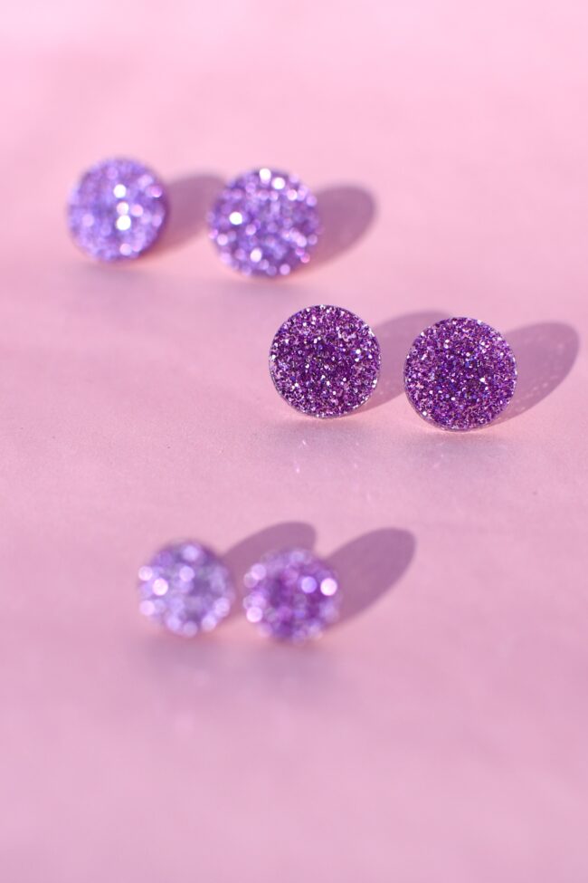 Pyöreät Pienet Glitter Nappikorvakorut Liila titiMadam Pyöreät Pienet Glitter Nappikorvakorut Liila titiMadam