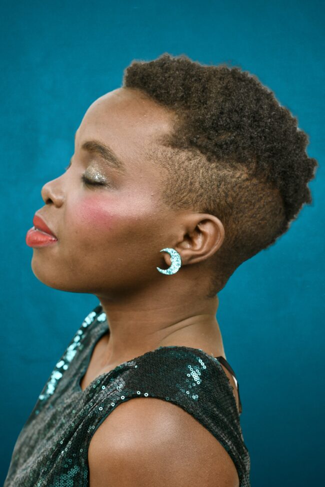 Glitter Kuu nappikorvakorut jade titiMadam Glitter Kuu nappikorvakorut jade titiMadam