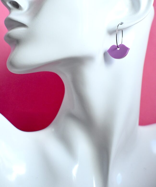 Pienet Huulet korvakorut renkaalla purkkapinkki sävy titiMadam Jewelry Pienet Huulet korvakorut renkaalla purkkapinkki sävy titiMadam Jewelry