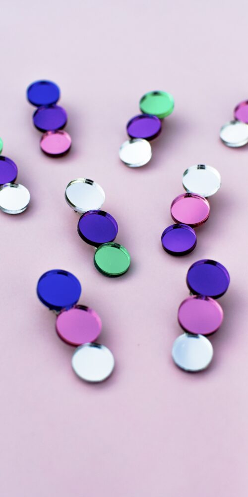 Upeat moniväriset moniosaiset pallot DOPPY pinnit titiMadam