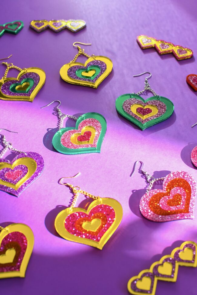 Upeat Supersydän värikkäät korvakorut ja pinnit titiMadam Jewelry kotimaisesta verkkokaupasta! Upeat värikkäät korvakorut ja pinnit titiMadam Jewelry kotimaisesta verkkokaupasta!