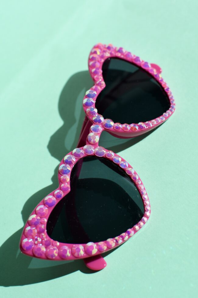 Pinkit sydämen muotoiset aurinkolasit timanttikoristeilla titiMadam Pinkit sydämen muotoiset aurinkolasit timanttikoristeilla titiMadam