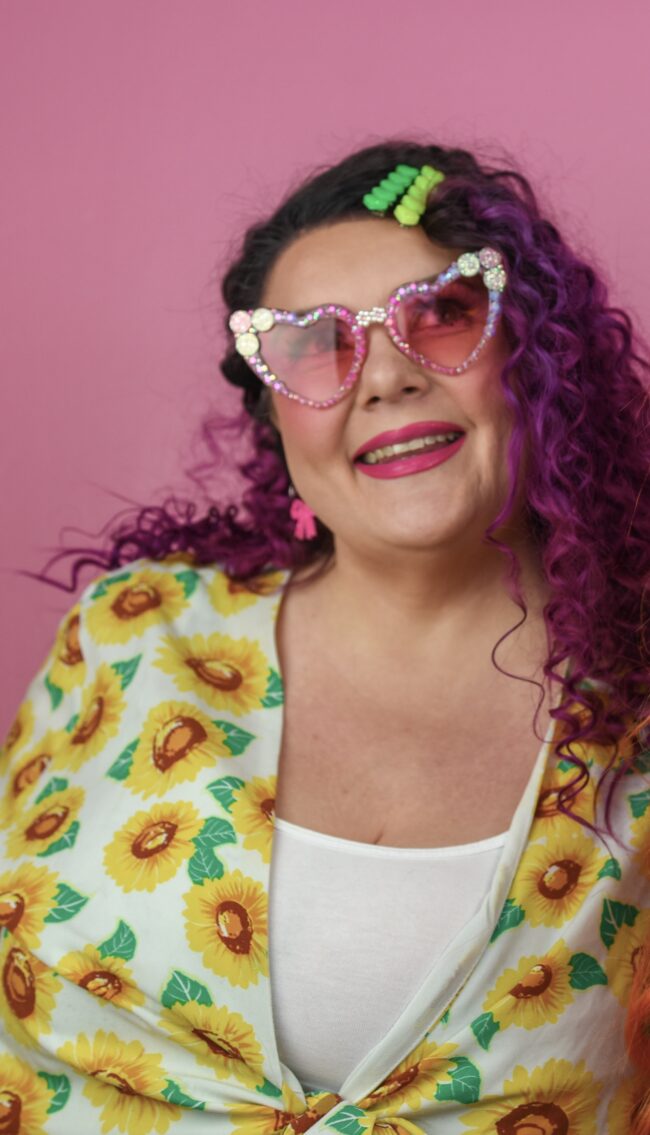 Sydämen malliset vaaleanpunaiset timanttiaurinkolasit titiMadam Sydämen malliset vaaleanpunaiset aurinkolasit helmi ja timanttikoristeilla titiMadam