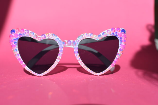 Sydämen muotoiset aurinkolasit timanttikoristeilla titiMadam Jewelry Sydämen muotoiset aurinkolasit timanttikoristeilla titiMadam Jewelry