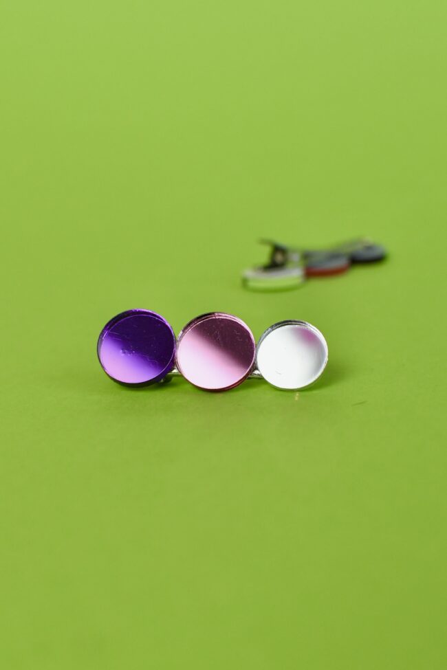 Monivärinen DOPPY pinni pyöreä hopea liila pinkki titiMadam Monivärinen DOPPY pinni pyöreä hopea liila pinkki titiMadam