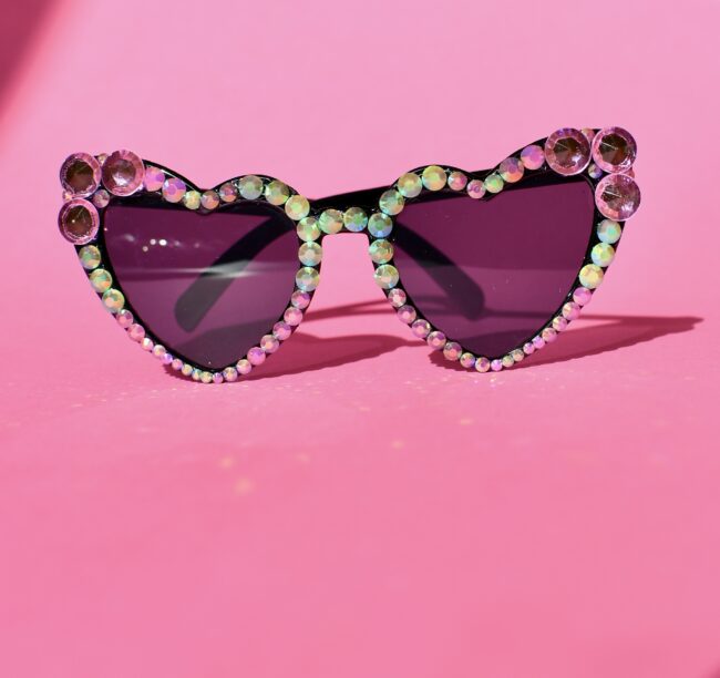 Sydämen malliset mustat aurinkolasit neonkeltainen:pinkki timanttikoriste titiMadam Sydämen malliset mustat aurinkolasit neonkeltainen:pinkki timanttikoriste titiMadam