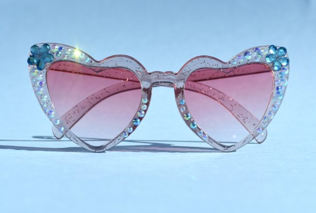 Sydämen malliset vaaleanpunaiset aurinkolasit turkoosi kukka timantti titiMadam Sydämen malliset vaaleanpunaiset aurinkolasit turkoosi kukka timantti titiMadam