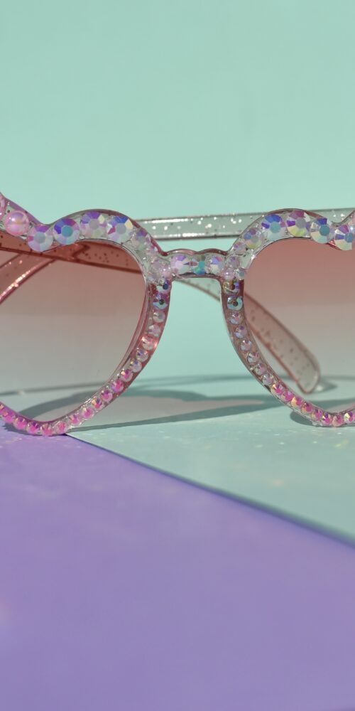 Sydämen malliset vaaleanpunaiset glitter aurinkolasit sydän ja timanttikoristeilla titiMadam
