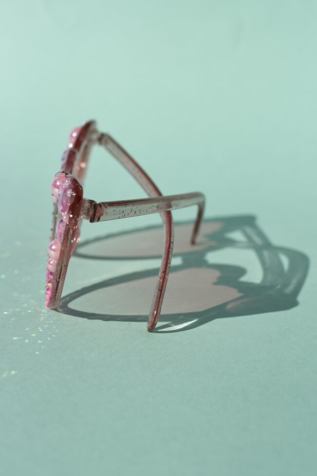 Sydämen malliset vaaleanpunaiset glitter aurinkolasit sydän ja timanttikoristeilla titiMadam 4 Sydämen malliset vaaleanpunaiset glitter aurinkolasit sydän ja timanttikoristeilla titiMadam