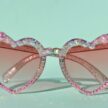 Sydämen malliset vaaleanpunaiset glitter aurinkolasit sydän ja timanttikoristeilla titiMadam