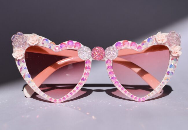 Vaaaleanpunaiset sydämen muotoiset aurinkolasit timantti ja kukka koristeilla titiMadam Jewelry Vaaaleanpunaiset sydämen muotoiset aurinkolasit timantti ja kukka koristeilla titiMadam Jewelry