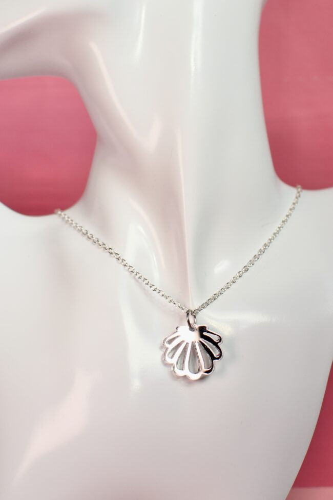 Pieni Simpukka kaulakoru Hopea peili titiMadam Pieni Simpukka kaulakoru Hopea peili titiMadam