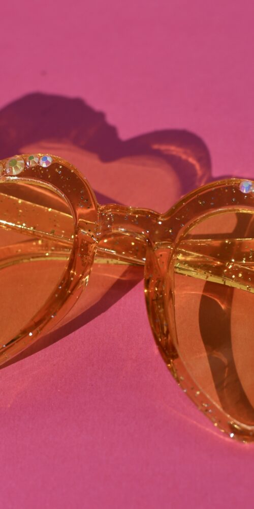 Sydämen malliset aurinkolasit keltaiset kehykset titiMadam