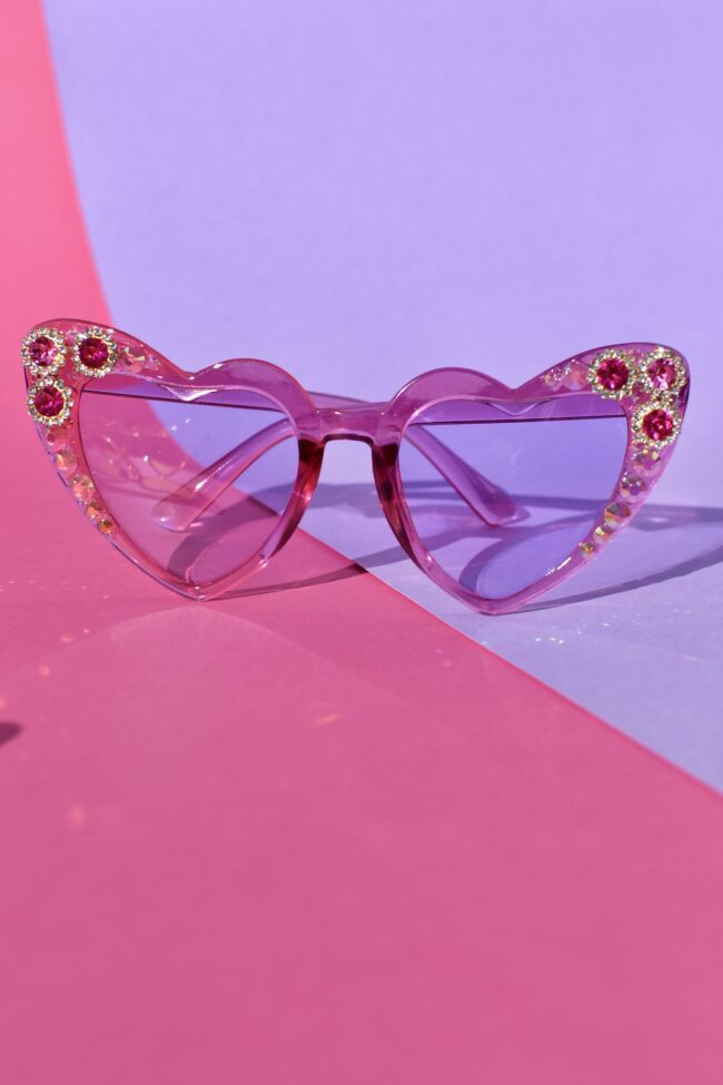 Sydämen malliset aurinkolasit magenta kehykset 2 Sydämen malliset aurinkolasit magenta kehykset