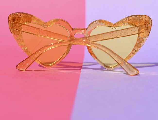 Sydämen malliset keltaiset aurinkolasit timanttikoristeilla titiMadam Jewelry 3 Sydämen malliset keltaiset aurinkolasit timanttikoristeilla titiMadam Jewelry