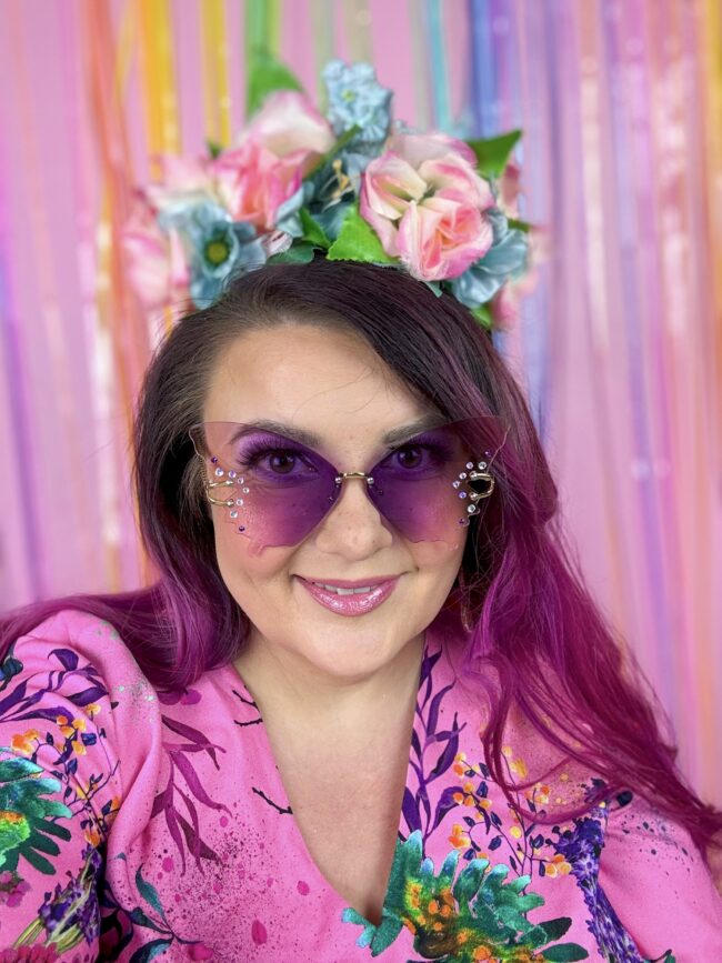 Perhonet liilat isot timantti aurinkolasit titiMadam Perhonet liilat timantti aurinkolasit titiMadam