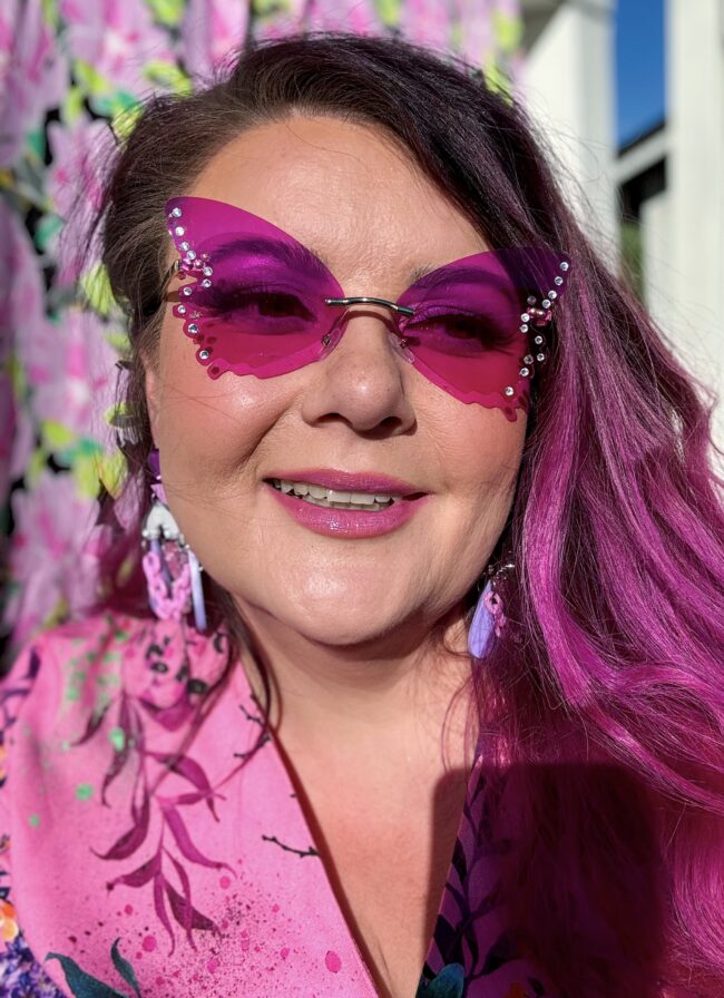 Perhosen malliset aurinkolasit timanttikoristeilla magenta titiMadam Jewelry 1 Perhosen malliset aurinkolasit timanttikoristeilla magenta titiMadam Jewelry