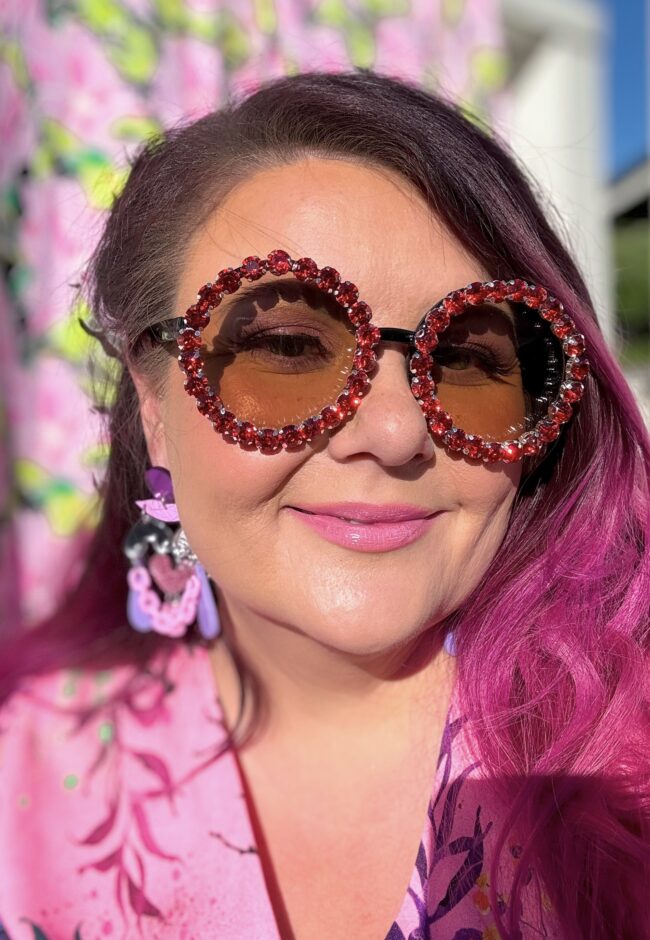 Punaiset pyöreät timantti aurinkolasit titiMadam Punaiset pyöreät timantti aurinkolasit titiMadam