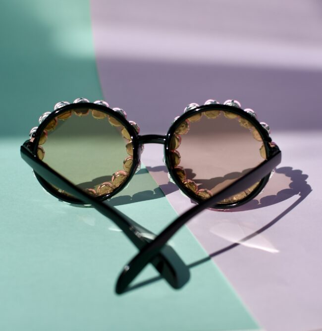 Pyöreät mustat isot vaaleanpunaiset timanttikoristeiset Aurinkolasit titiMadam Jewelry Pyöreät mustat isot vaaleanpunaiset timanttikoristeiset Aurinkolasit titiMadam Jewelry