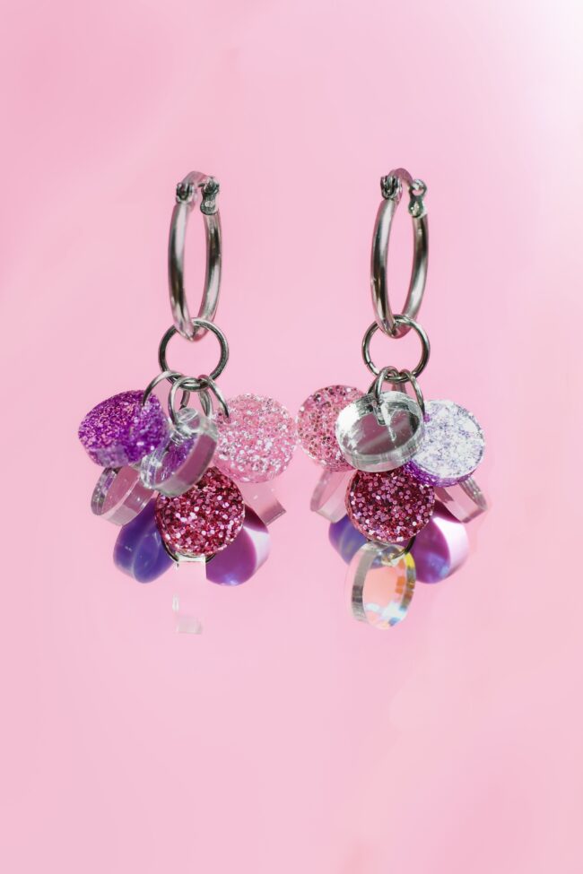 DOP Grape Moniväriset liilat glitter korvakorut renkaalla titiMadam DOP Grape Moniväriset liilat glitter korvakorut renkaalla titiMadam