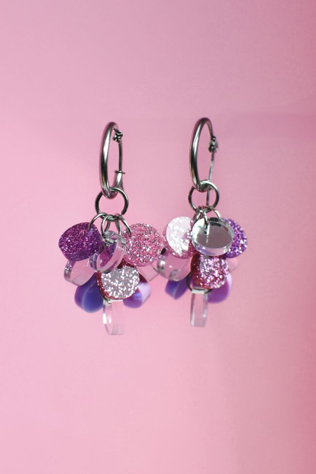 DOP Grape Moniväriset liilat glitter korvakorut renkaalla titiMadam Jewelry DOP Grape Moniväriset liilat glitter korvakorut renkaalla titiMadam Jewelry
