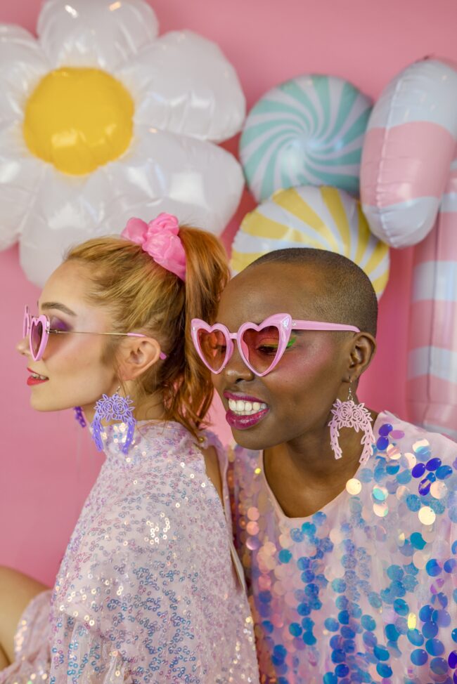 Isot Statement Onnenkenkä korvakorut lavenlti vaaleanpunainen titiMadam Isot Statement Onnenkenkä korvakorut lavenlti vaaleanpunainen titiMadam