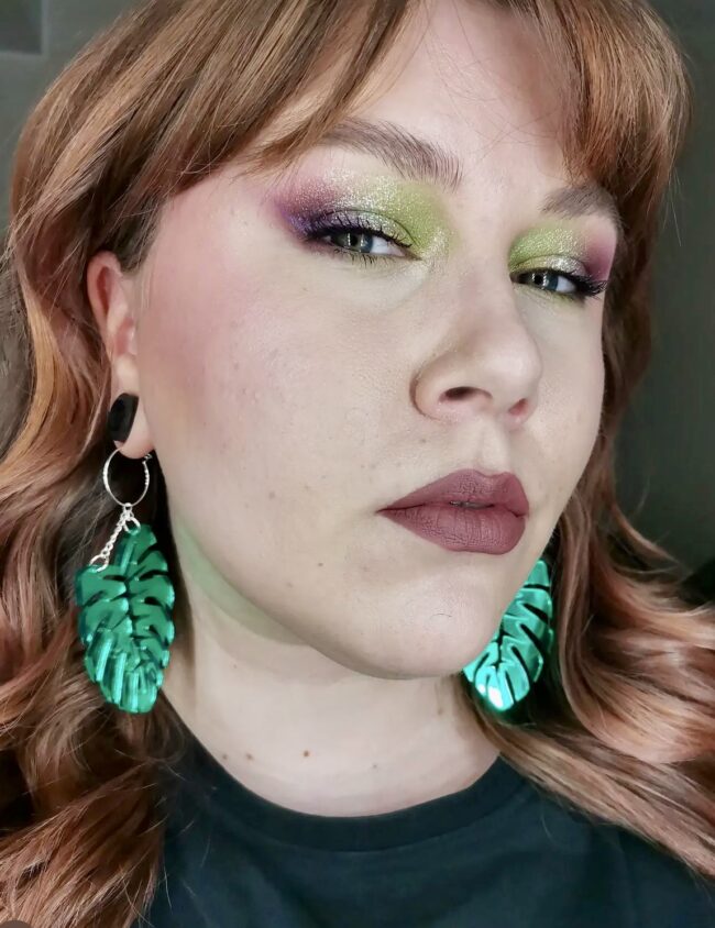 Isot Vihreät Monstera korvakorut renkaalla titiMadam Isot Vihreät Monstera korvakorut renkaalla titiMadam