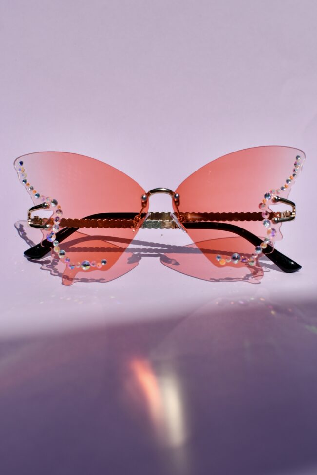 Perhosen Malliset Vaaleanpunaiset Aurinkolasit Timanttikoristeilla titiMadam Perhosen Malliset Vaaleanpunaiset Aurinkolasit Timanttikoristeilla titiMadam